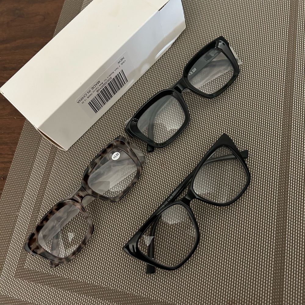 Stylish Black and Tortoise Shell Glasses Set